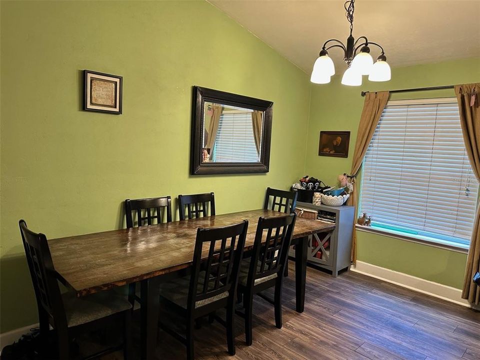 For Sale: $239,900 (3 beds, 2 baths, 1324 Square Feet)