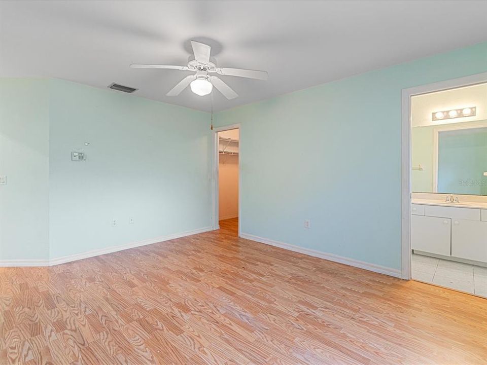 For Sale: $350,000 (3 beds, 2 baths, 1323 Square Feet)