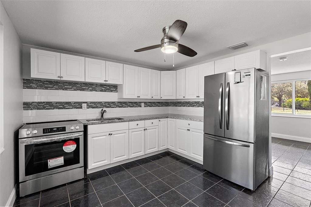 For Sale: $349,000 (3 beds, 1 baths, 989 Square Feet)