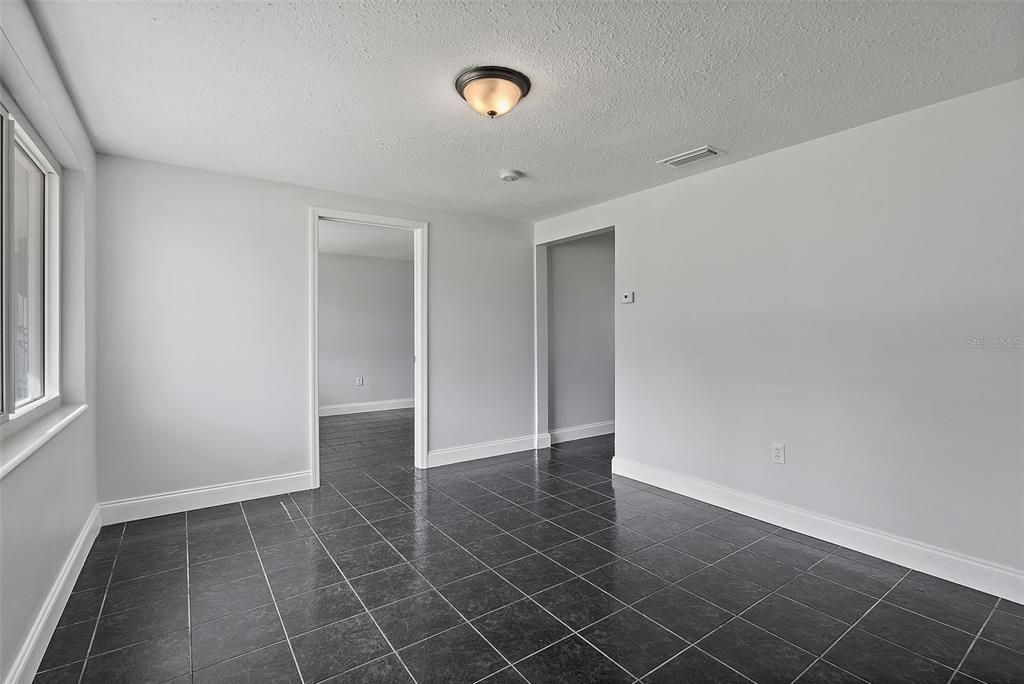 For Sale: $349,000 (3 beds, 1 baths, 989 Square Feet)