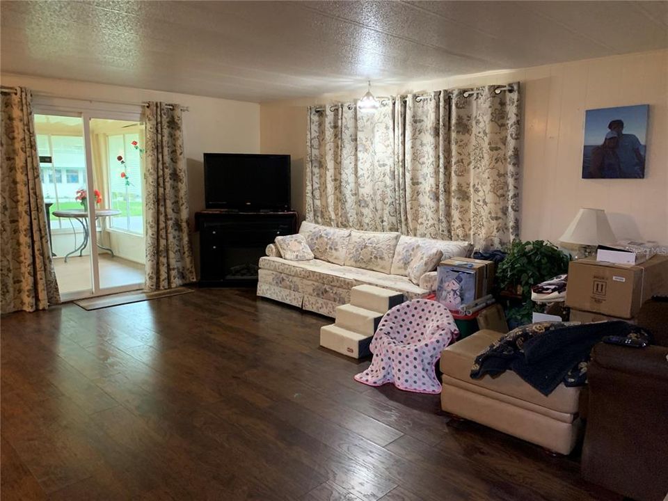 For Sale: $164,000 (2 beds, 2 baths, 1322 Square Feet)