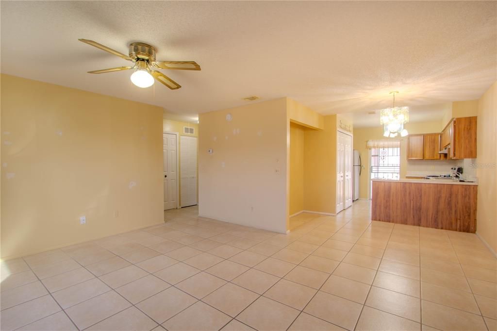 For Sale: $230,000 (2 beds, 2 baths, 992 Square Feet)