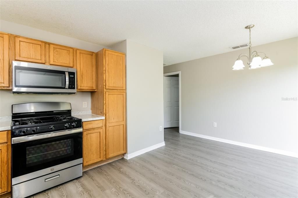 For Rent: $2,370 (4 beds, 2 baths, 1578 Square Feet)