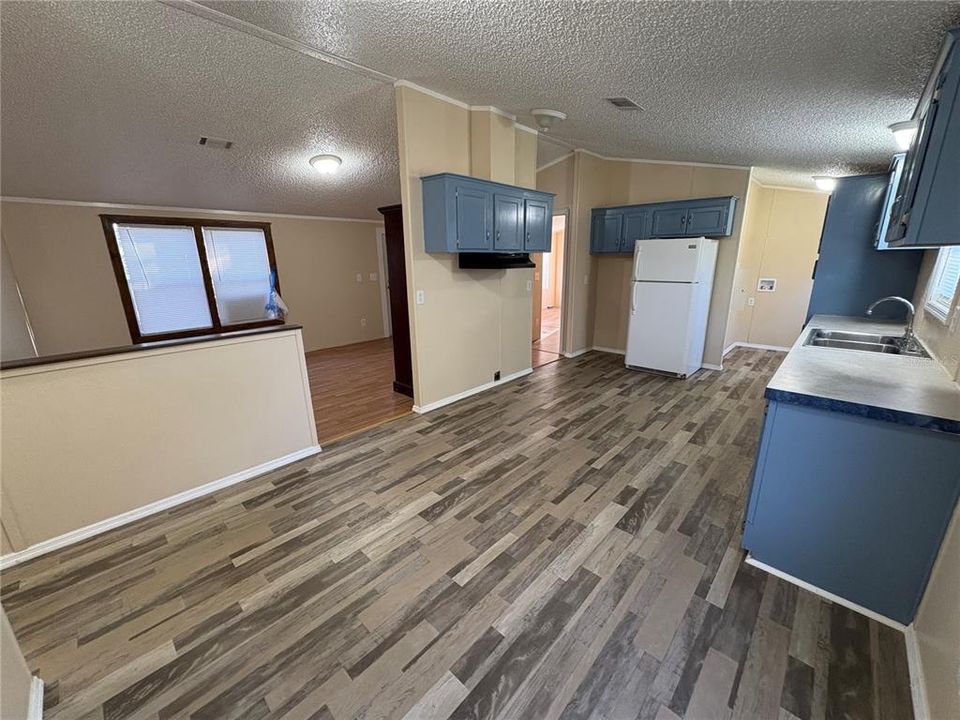 For Sale: $204,900 (3 beds, 2 baths, 1104 Square Feet)