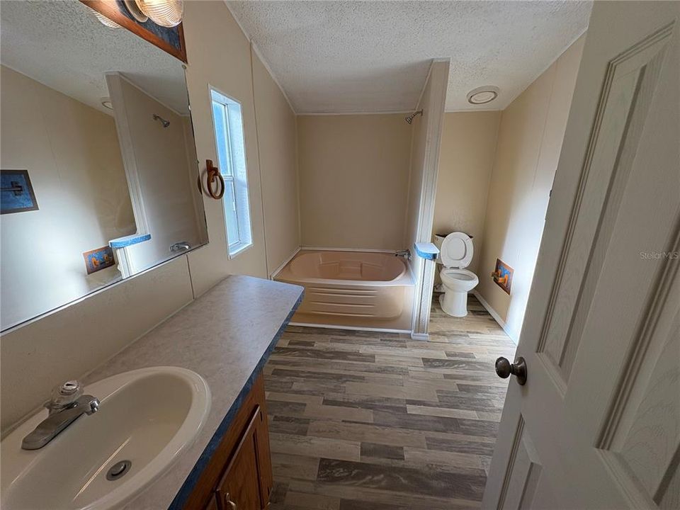 For Sale: $204,900 (3 beds, 2 baths, 1104 Square Feet)