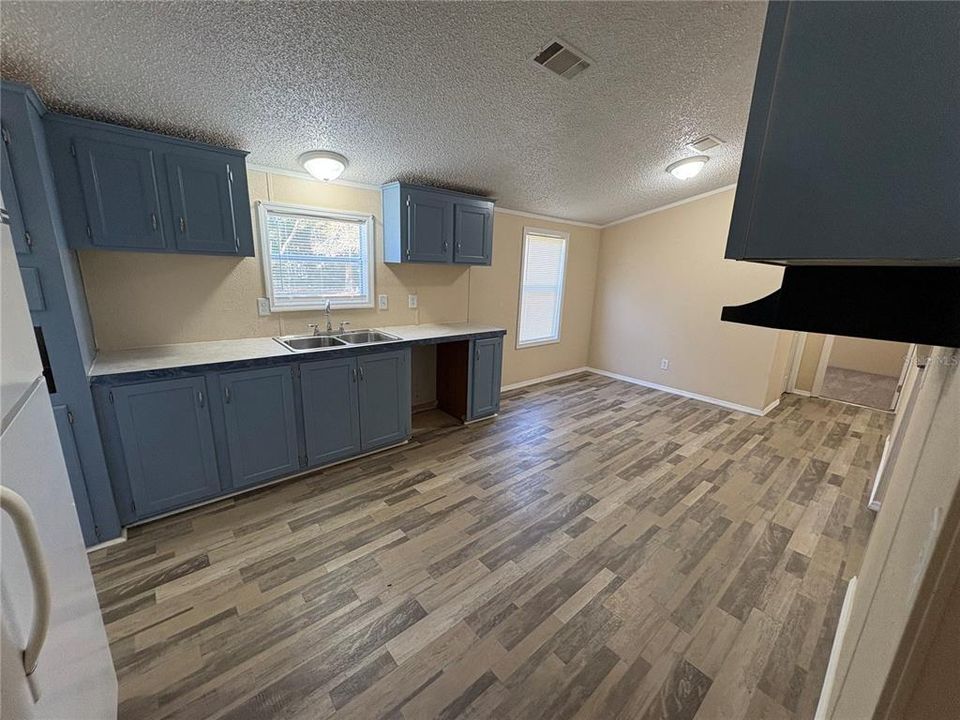 For Sale: $204,900 (3 beds, 2 baths, 1104 Square Feet)