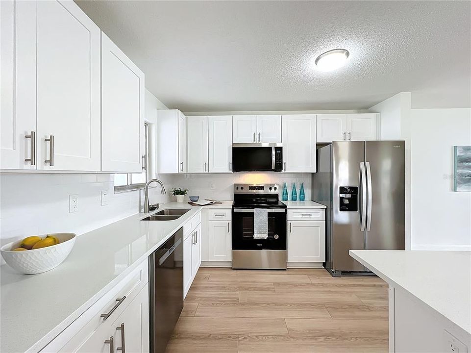 For Sale: $299,900 (2 beds, 2 baths, 1372 Square Feet)