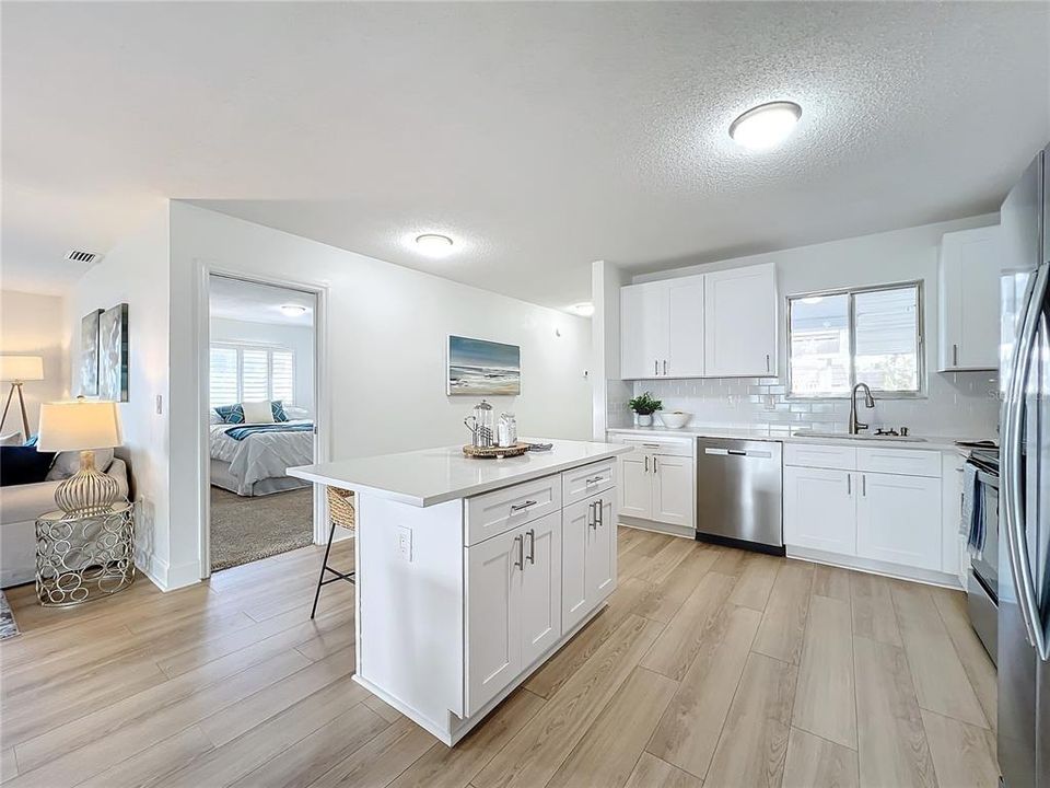 For Sale: $299,900 (2 beds, 2 baths, 1372 Square Feet)