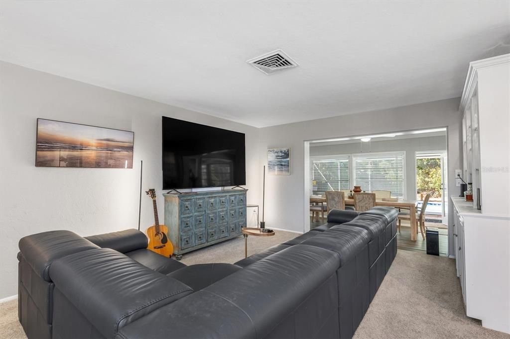 For Sale: $479,000 (2 beds, 2 baths, 1463 Square Feet)