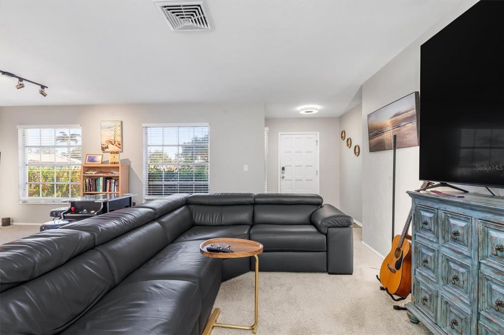 For Sale: $479,000 (2 beds, 2 baths, 1463 Square Feet)