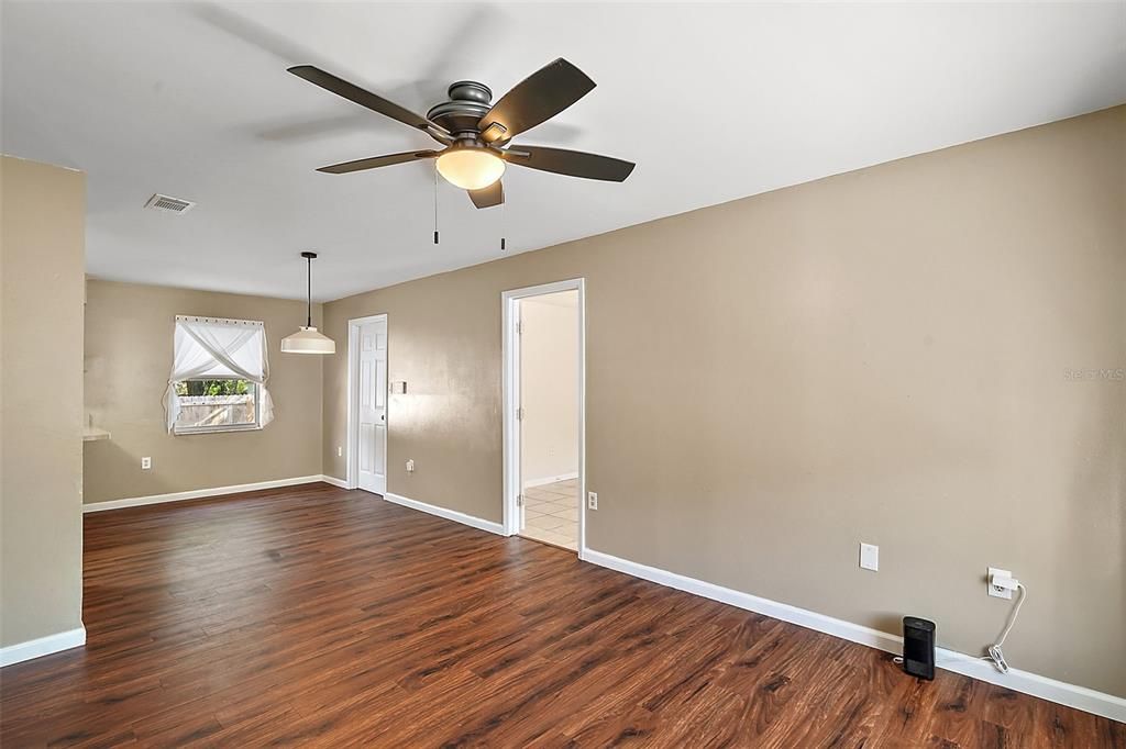 For Sale: $270,000 (4 beds, 2 baths, 1350 Square Feet)