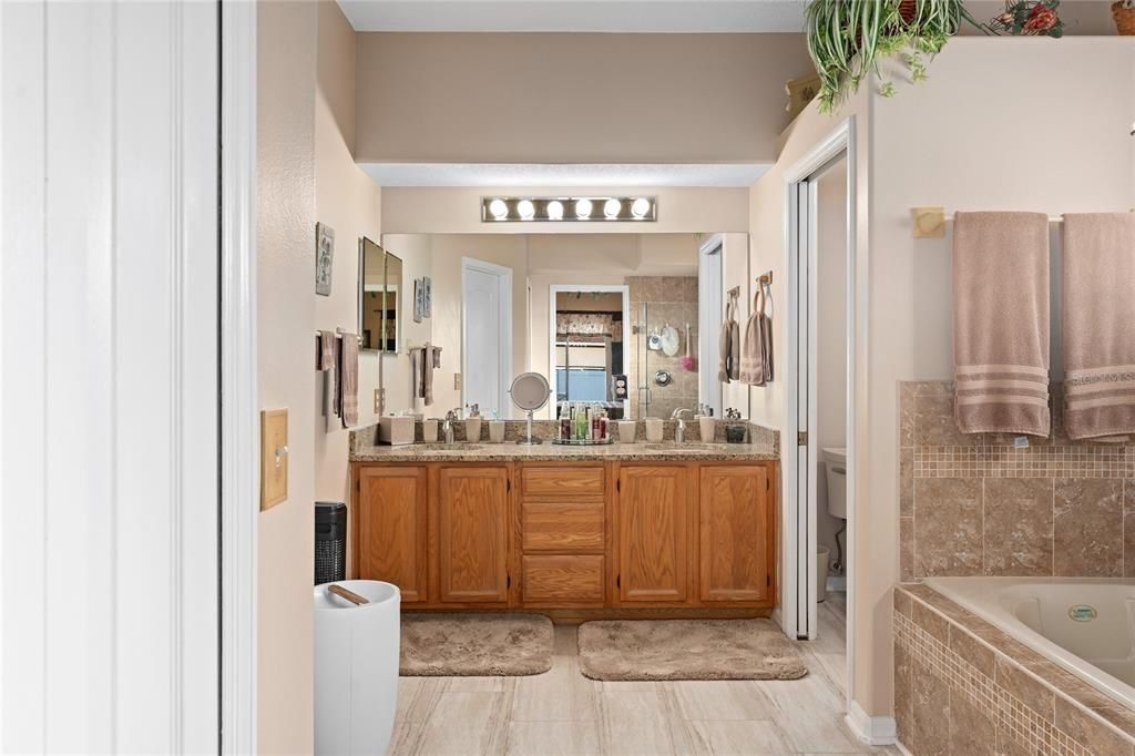 PRIMARY BATHROOM WITH DUAL SINKS, SHOWER AND JACUZZI TUB