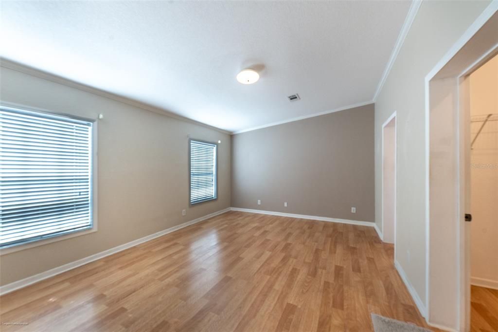 合同活跃: $169,000 (3 贝兹, 2 浴室, 1680 平方英尺)