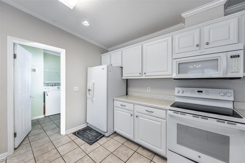 合同活跃: $169,000 (3 贝兹, 2 浴室, 1680 平方英尺)