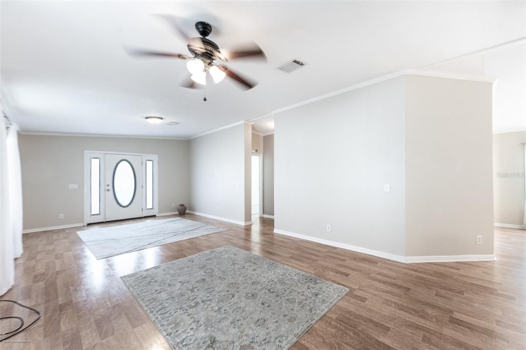 合同活跃: $169,000 (3 贝兹, 2 浴室, 1680 平方英尺)