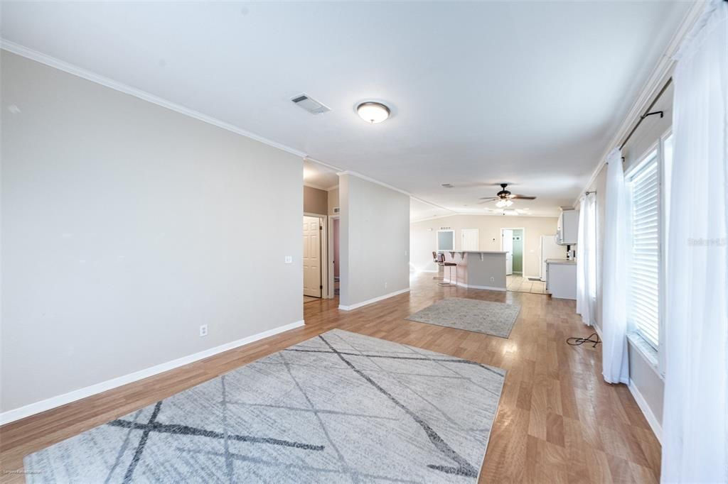 合同活跃: $169,000 (3 贝兹, 2 浴室, 1680 平方英尺)