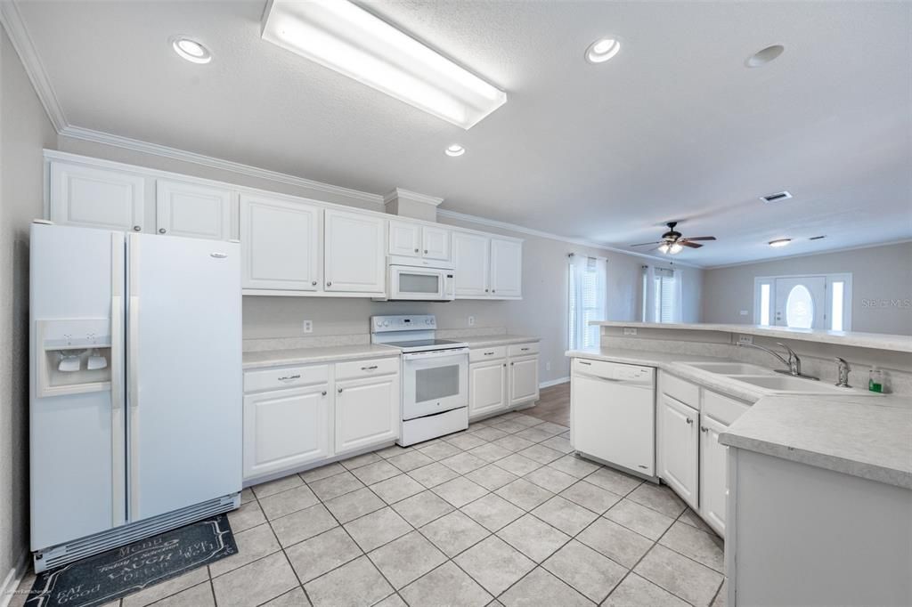 合同活跃: $169,000 (3 贝兹, 2 浴室, 1680 平方英尺)