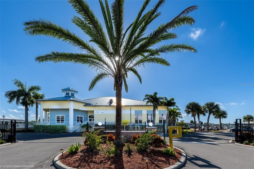 合同活跃: $169,000 (3 贝兹, 2 浴室, 1680 平方英尺)