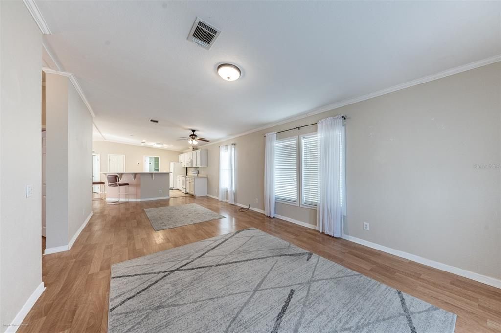 合同活跃: $169,000 (3 贝兹, 2 浴室, 1680 平方英尺)