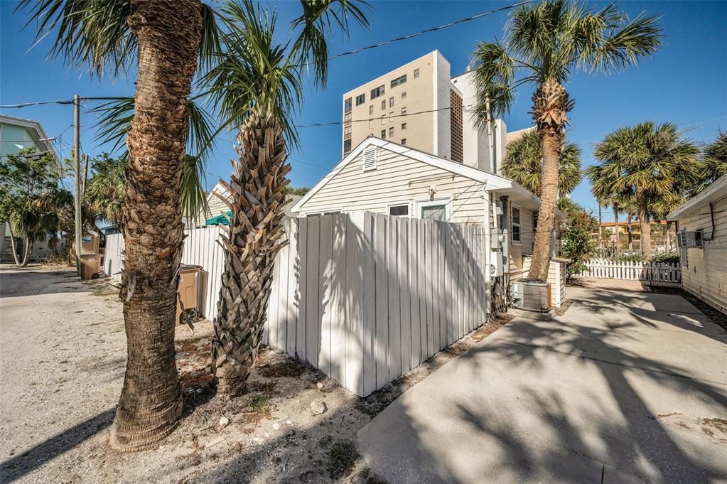 Cottage 5, 822 Gulf Blvd Indian Rocks Beach FL