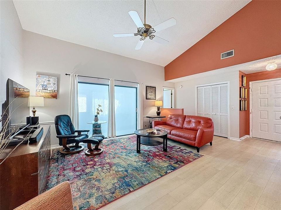 For Sale: $335,000 (2 beds, 2 baths, 1235 Square Feet)