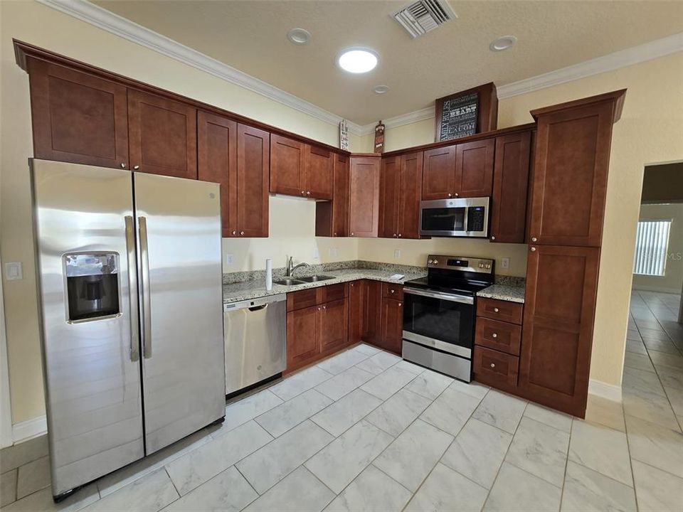 For Sale: $275,000 (2 beds, 2 baths, 1134 Square Feet)