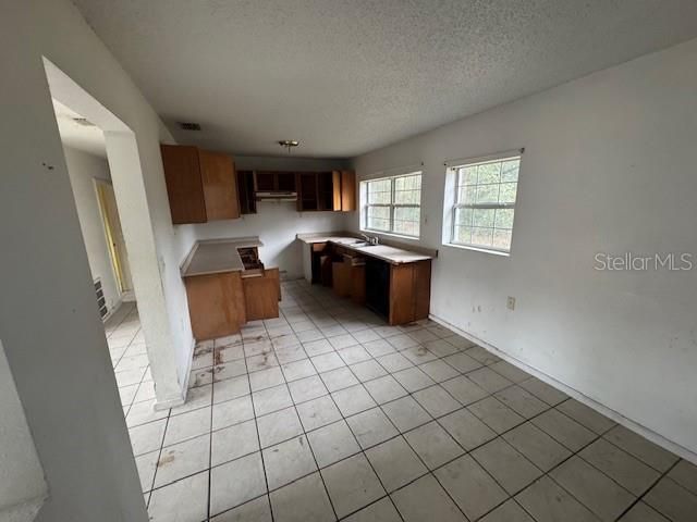 For Sale: $275,000 (0 beds, 0 baths, 1025 Square Feet)