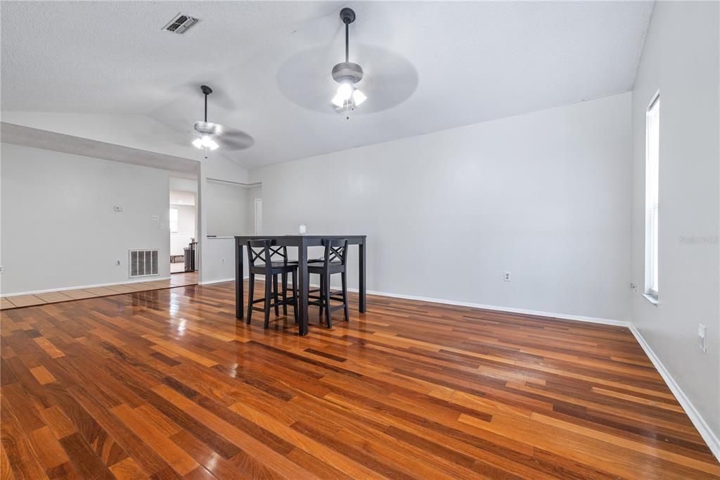 For Sale: $359,000 (3 beds, 2 baths, 1622 Square Feet)