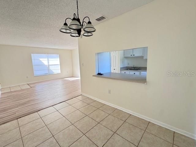 For Rent: $1,200 (2 beds, 1 baths, 891 Square Feet)