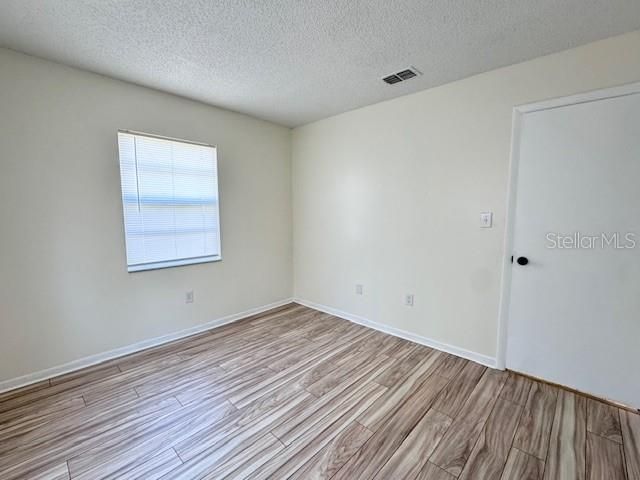 For Rent: $1,200 (2 beds, 1 baths, 891 Square Feet)