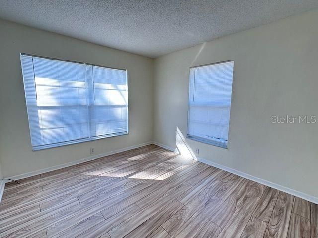 For Rent: $1,200 (2 beds, 1 baths, 891 Square Feet)