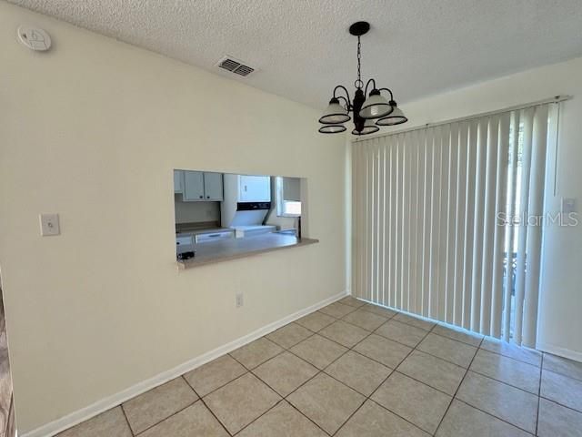 For Rent: $1,200 (2 beds, 1 baths, 891 Square Feet)