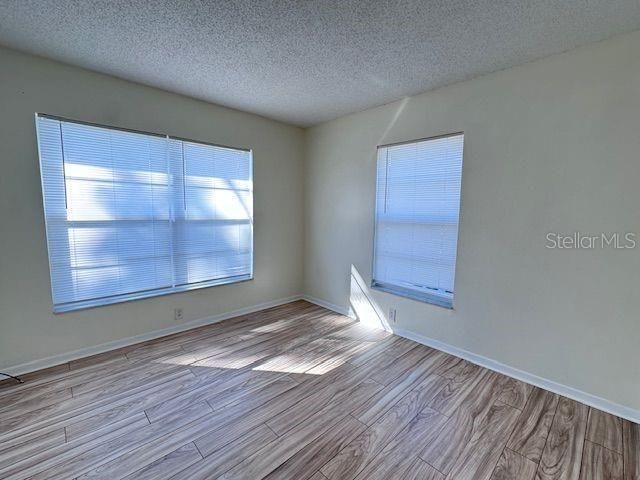 For Rent: $1,200 (2 beds, 1 baths, 891 Square Feet)