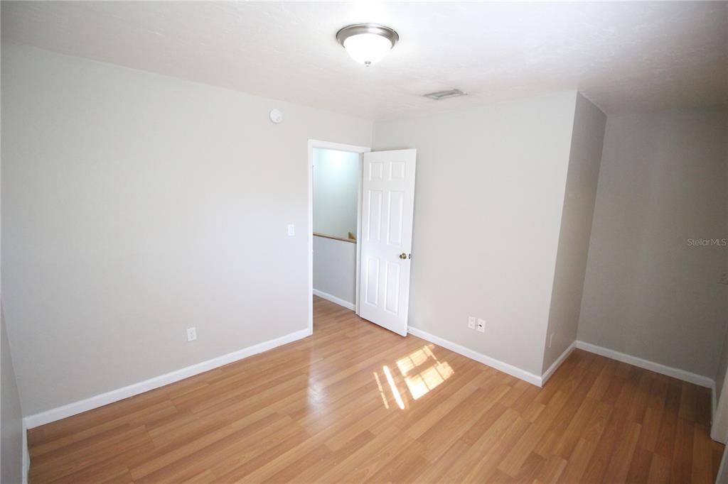 For Rent: $1,300 (2 beds, 1 baths, 992 Square Feet)