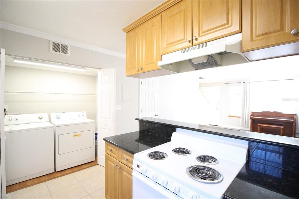 For Rent: $1,300 (2 beds, 1 baths, 992 Square Feet)