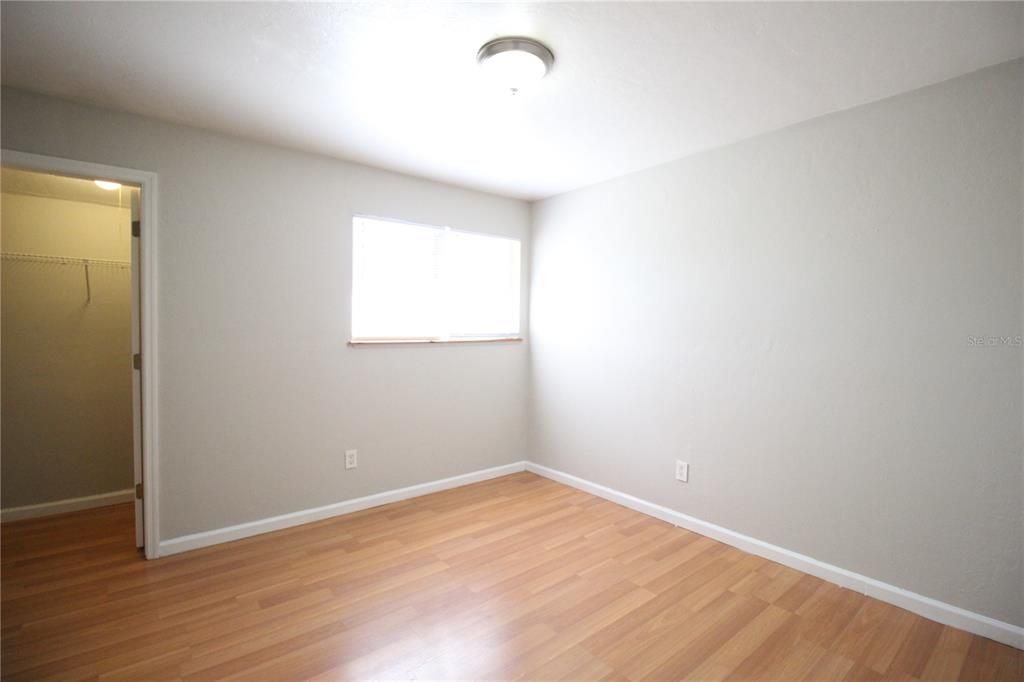 For Rent: $1,300 (2 beds, 1 baths, 992 Square Feet)