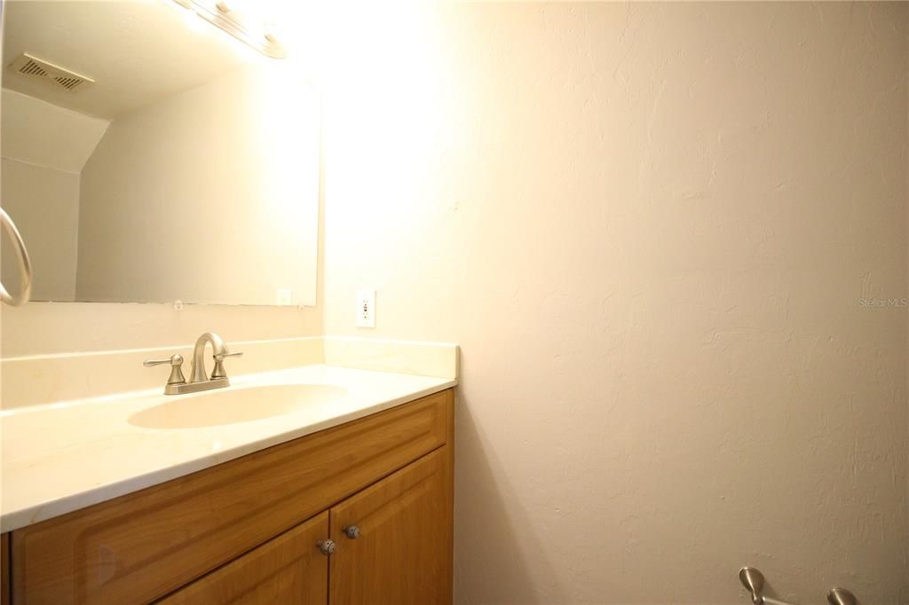 For Rent: $1,300 (2 beds, 1 baths, 992 Square Feet)