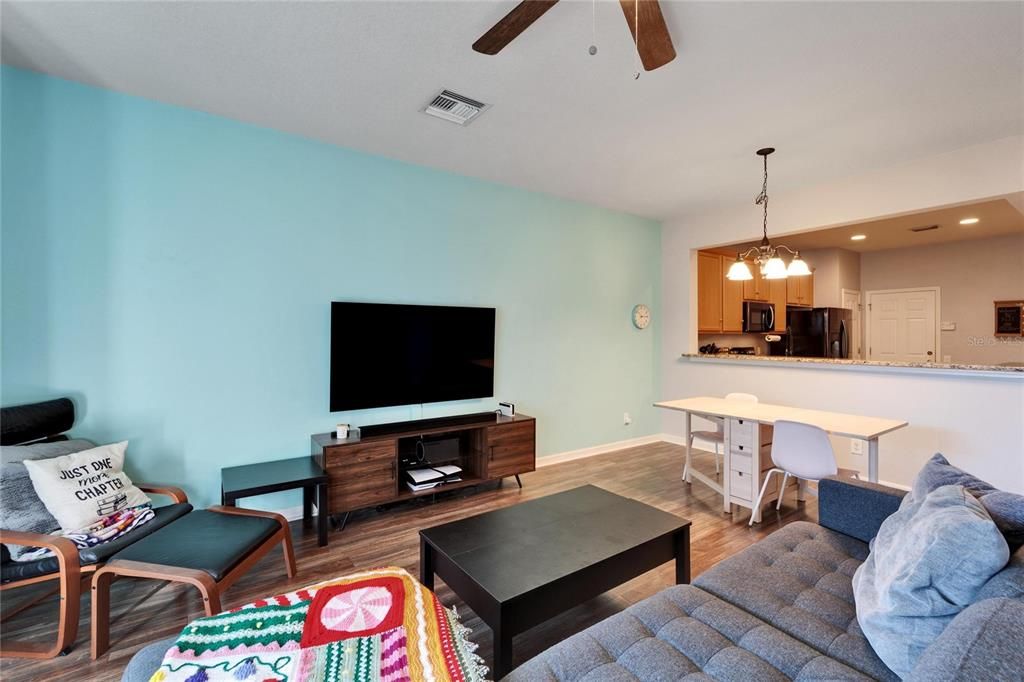 For Sale: $329,000 (3 beds, 2 baths, 1622 Square Feet)