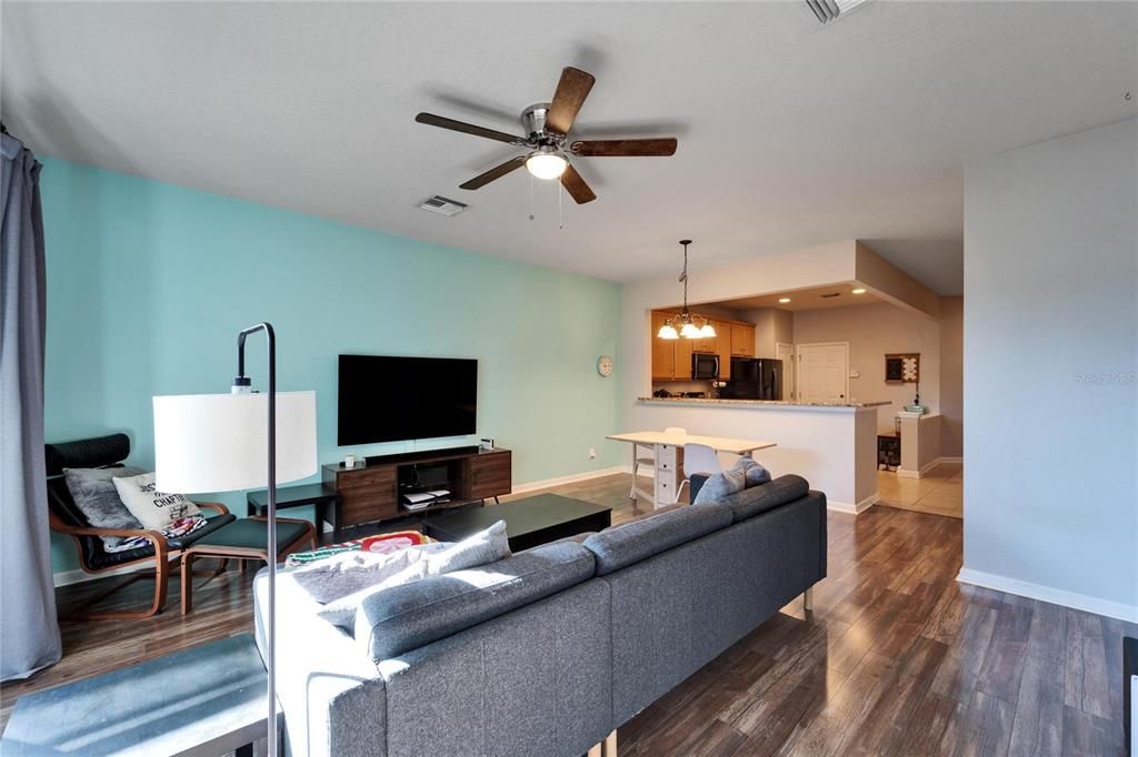 For Sale: $329,000 (3 beds, 2 baths, 1622 Square Feet)