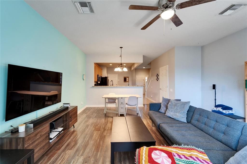 For Sale: $329,000 (3 beds, 2 baths, 1622 Square Feet)