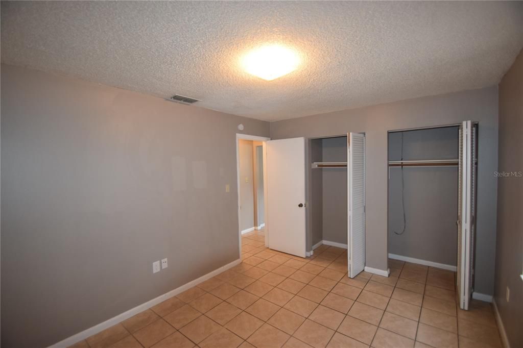 For Rent: $1,350 (2 beds, 1 baths, 1801 Square Feet)