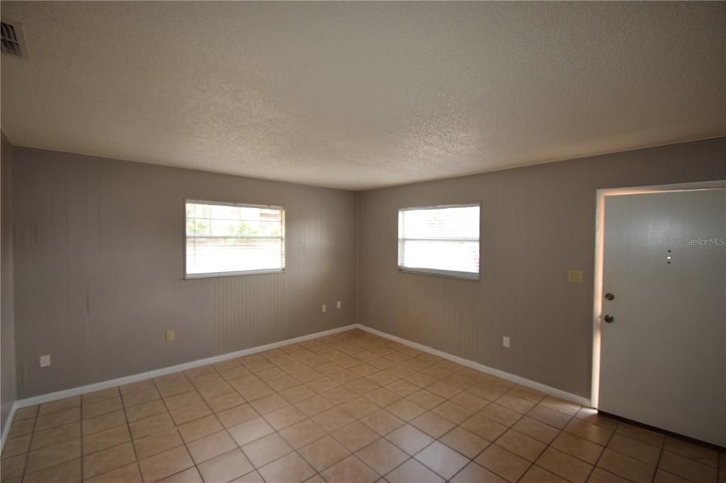 For Rent: $1,350 (2 beds, 1 baths, 1801 Square Feet)