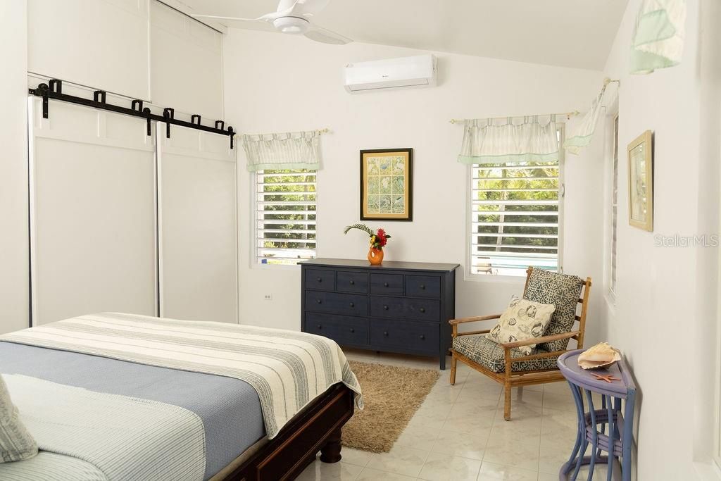 For Sale: $940,000 (2 beds, 2 baths, 1205 Square Feet)