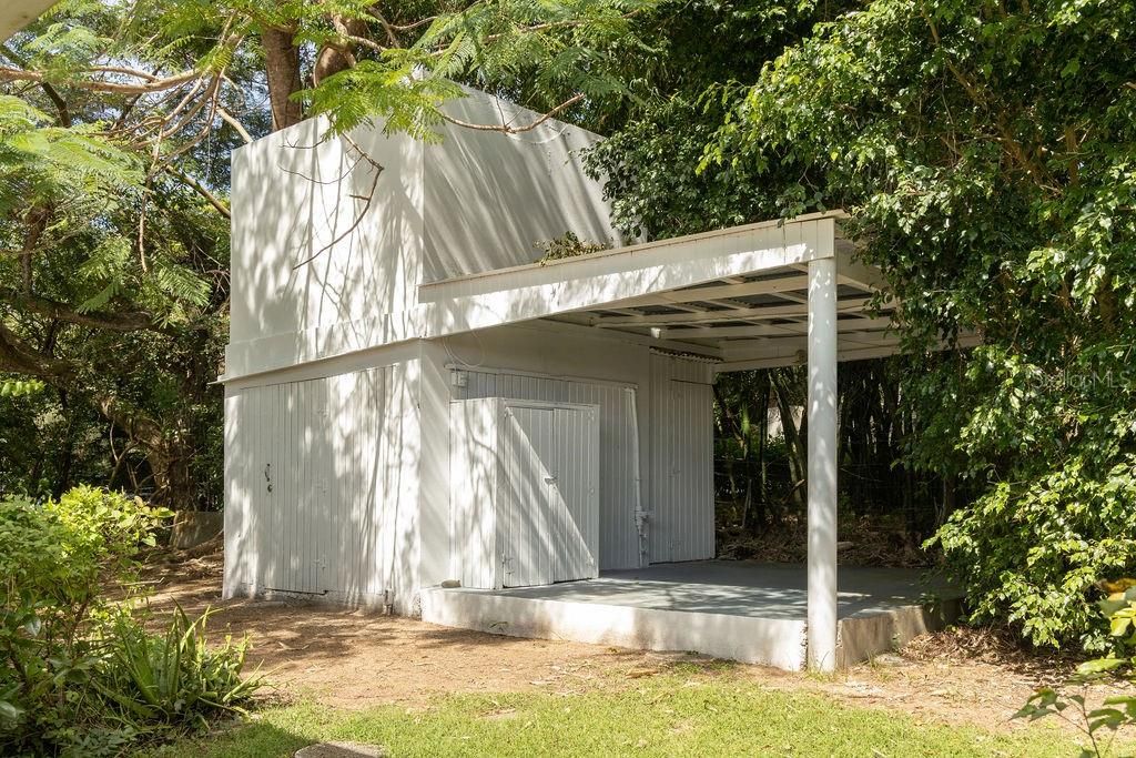 For Sale: $940,000 (2 beds, 2 baths, 1205 Square Feet)