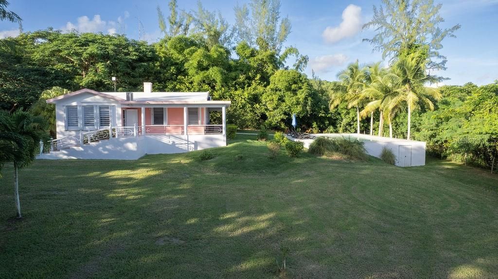 For Sale: $940,000 (2 beds, 2 baths, 1205 Square Feet)