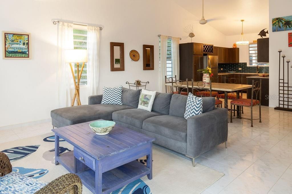 For Sale: $940,000 (2 beds, 2 baths, 1205 Square Feet)