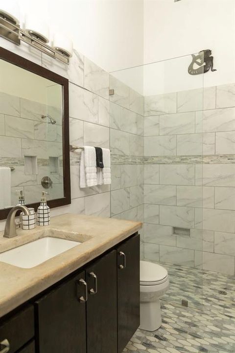 For Sale: $940,000 (2 beds, 2 baths, 1205 Square Feet)