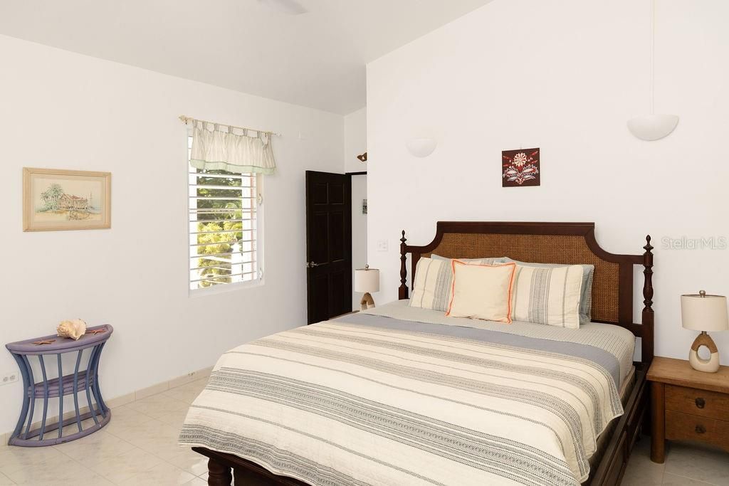 For Sale: $940,000 (2 beds, 2 baths, 1205 Square Feet)