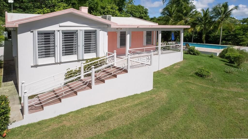 For Sale: $940,000 (2 beds, 2 baths, 1205 Square Feet)