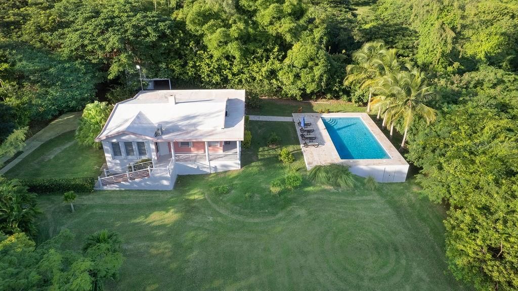 For Sale: $940,000 (2 beds, 2 baths, 1205 Square Feet)